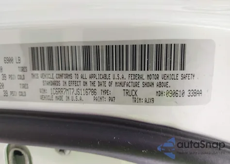 2018 Ram 1500 Night 4X4 5'7 Box z USA, uszkodzony, nr VIN 1C6RR7MT7JS116786